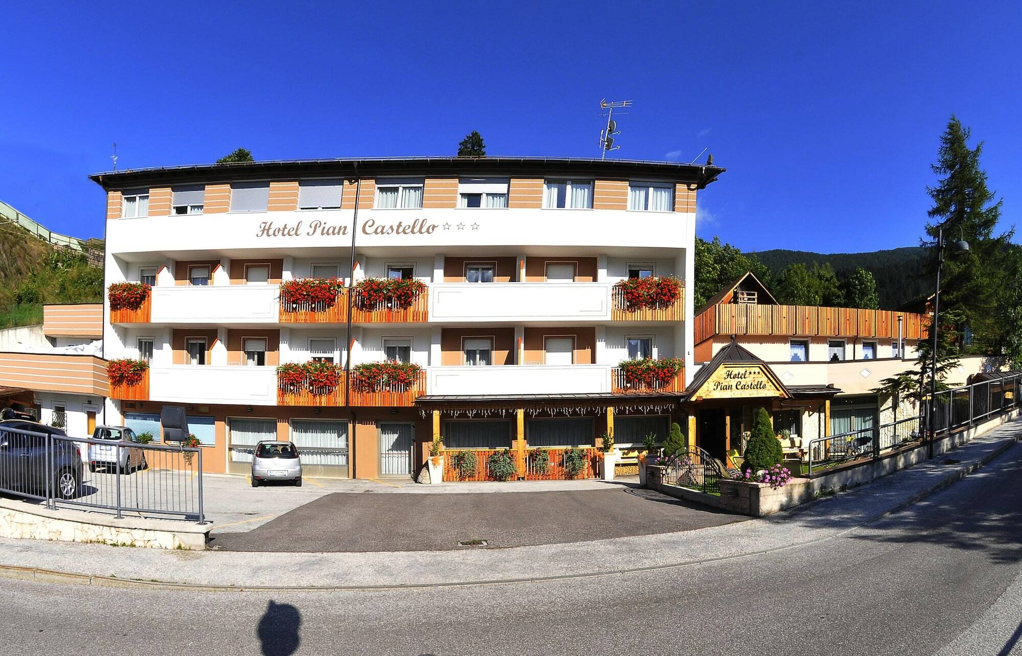 Hotel Piancastello Андало Екстериор снимка